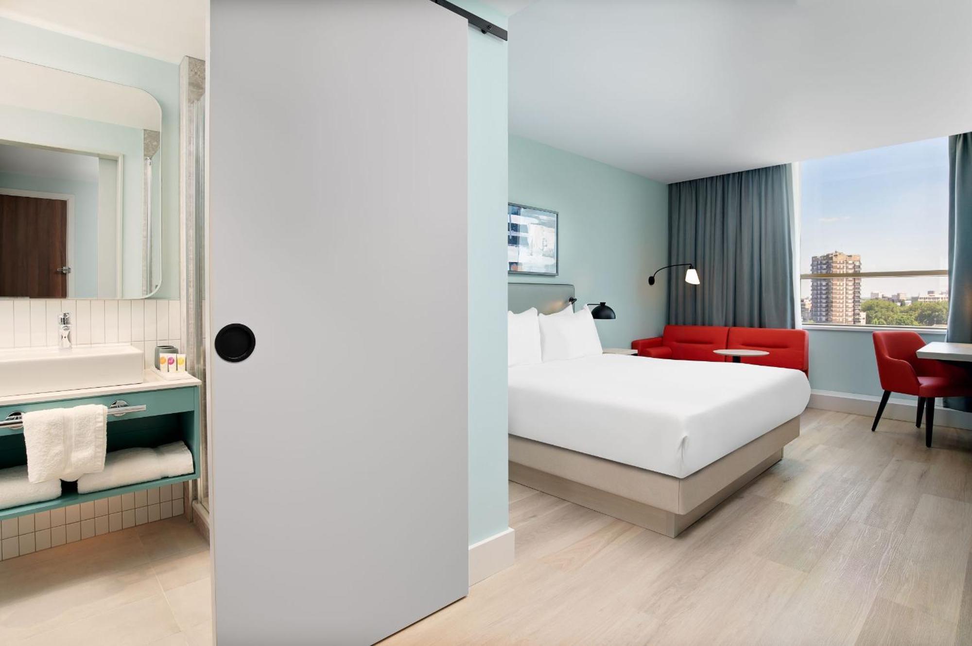 Habitación Doble Deluxe con cama extragrande y vistas a la ciudad